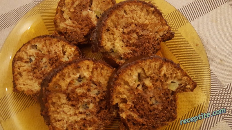 Снимки към Кекс с киви и какаова заливка