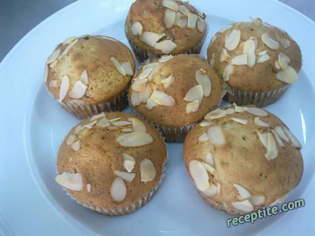 Снимки към Какаови мъфини с филирани бадеми