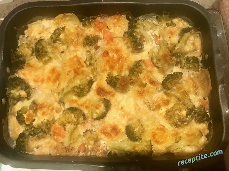 Снимки към Броколи с картофи на фурна