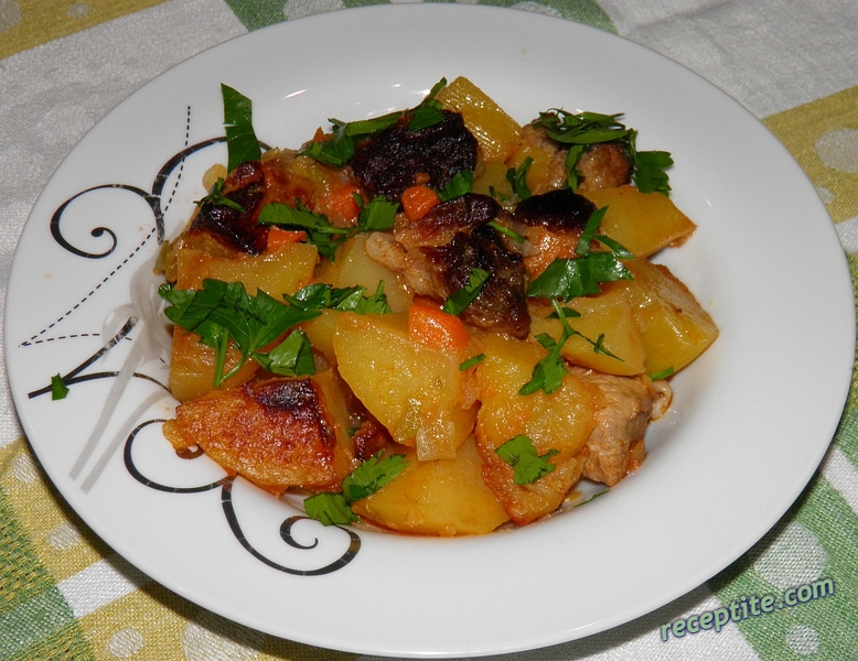 Снимки към Свинско с картофи на фурна