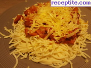 Спагети с доматен сос и салам