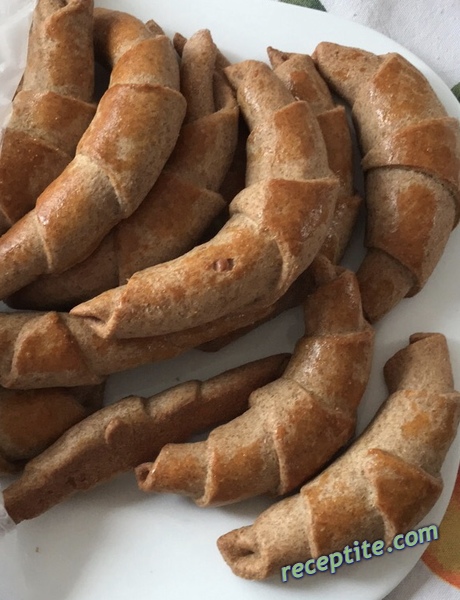 Снимки към Пълнозърнести кифлички със сирене и спелта