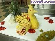 снимка 2 към рецепта Пълнен ананас с тропическа салата