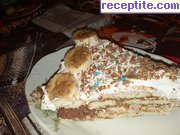 снимка 3 към рецепта Бисквитена торта с два вида крем и банани