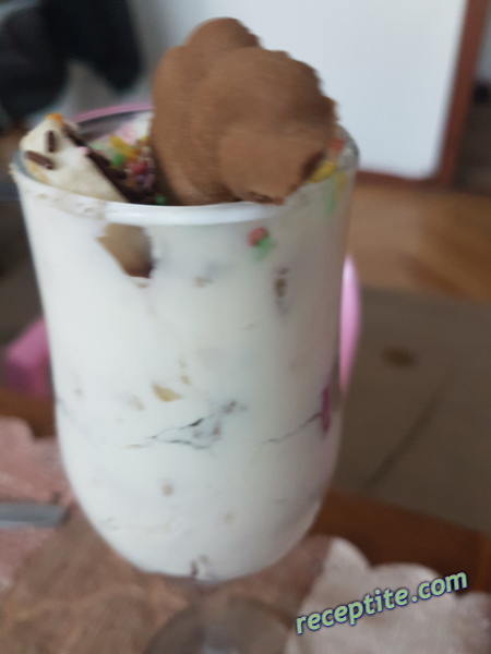 Снимки към Ягодов десерт с маскарпоне