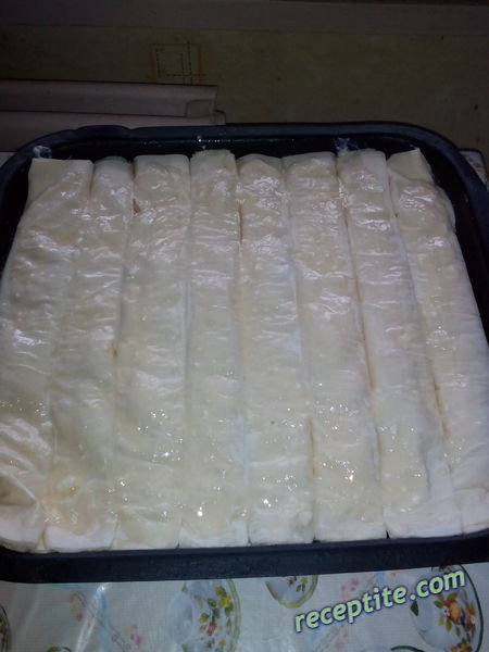 Снимки към Баница с готови кори на рула