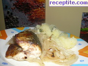 снимка 7 към рецепта Скумрия на фурна с кисели краставички и лук