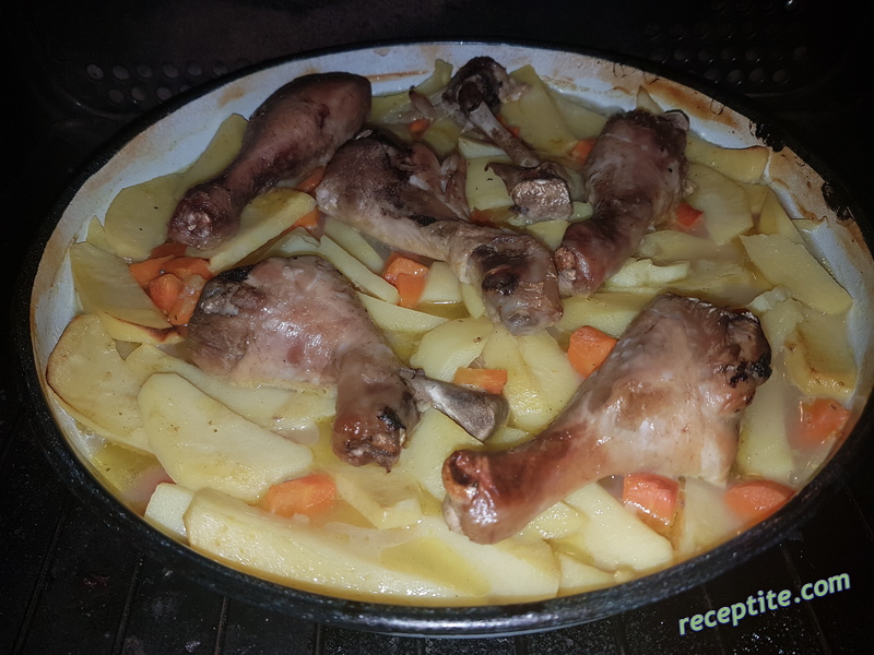 Снимки към Пилешки бутчета с картофи на фурна