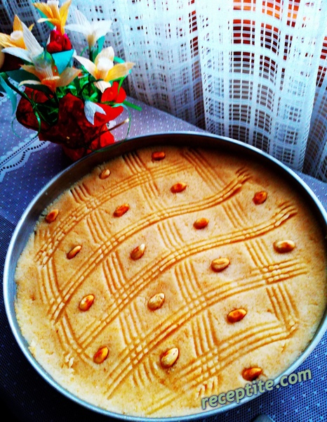 Снимки към Рава кесари (Rava kesari) - десерт с грис