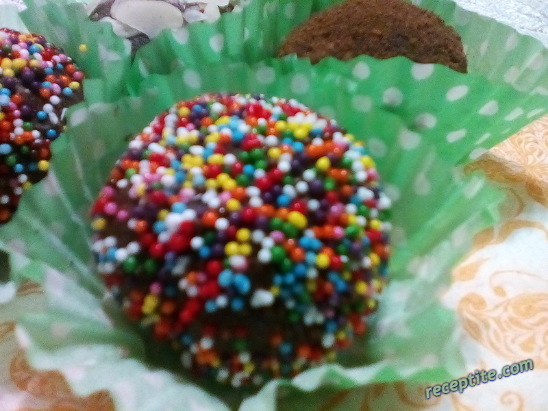Снимки към Какаови топки от обикновени бисквити