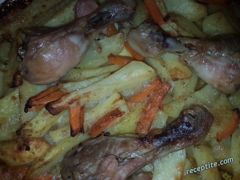Снимки към Пилешки бутчета с хрупкави картофи на фурна