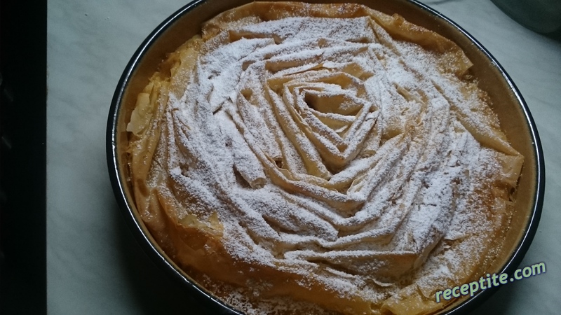 Снимки към Баница с прясно мляко, захар и мед Мими