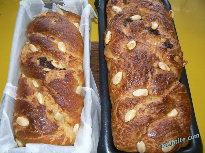 Снимки към Козунак и кифлички с плънка от какао и стафиди