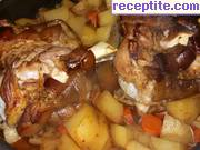 снимка 6 към рецепта Печен свински джолан с картофи, моркови и гъби