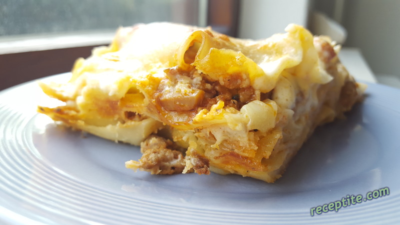 Снимки към Лазаня с кайма, доматен сос и Бешамел