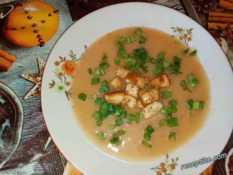 Снимки към Крем-супа от картофи и чушки с крутони