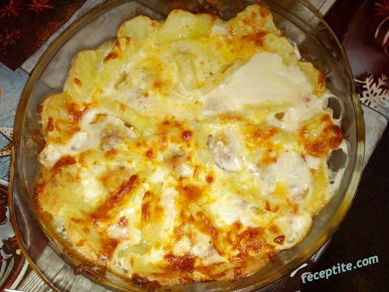 Снимки към Запеканка с картофи и кюфтенца