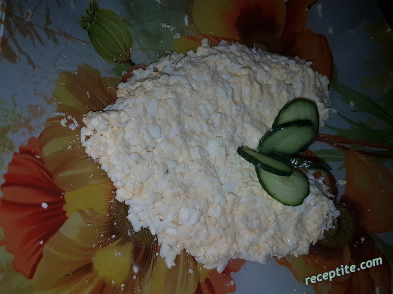 Снимки към Яйчен пастет със сирене и чесън