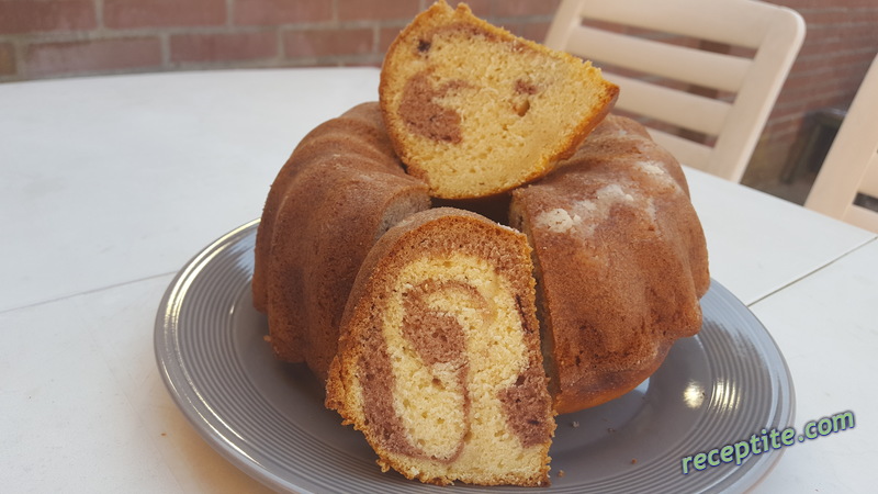 Снимки към Кекс с прясно мляко и какао