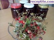 снимка 5 към рецепта Домашно сладко от ягоди