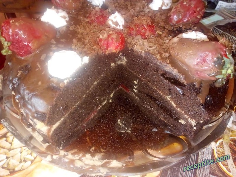 Снимки към Шоколадова торта със сметана и прясно мляко