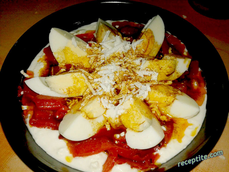 Снимки към Яйца с чушки и кисело мляко