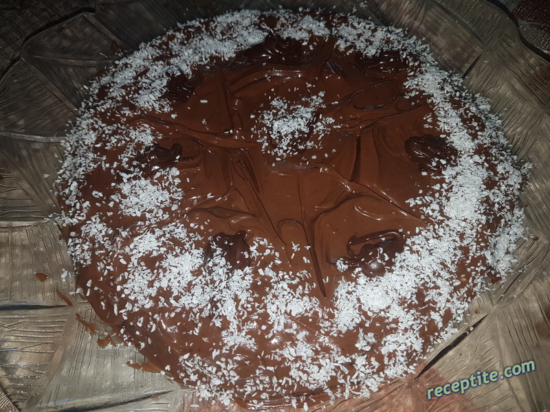 Снимки към Торта с кокос и шоколад