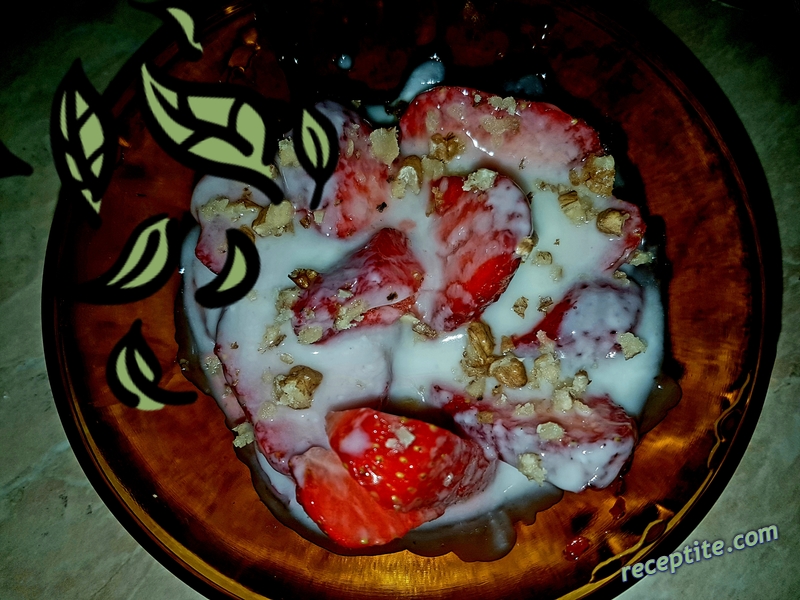 Снимки към Ягоди с кисело мляко