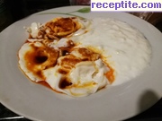 снимка 6 към рецепта Пържени или забулени яйца с млечно-чеснов сос