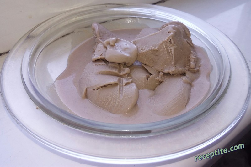 Снимки към Течен шоколад с мед или шоколадов сладолед