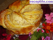 снимка 4 към рецепта Питка венец със сирене и билки