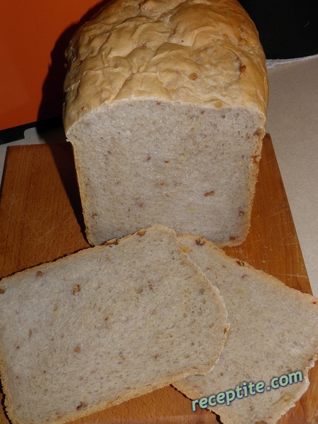 Снимки към Типов хляб с орехи и чесън в машина за хляб