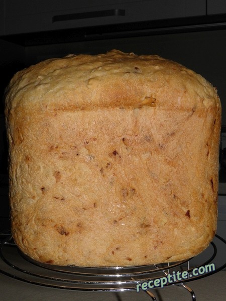 Снимки към Хляб с фритиран (пържен) лук в хлебопекарна.