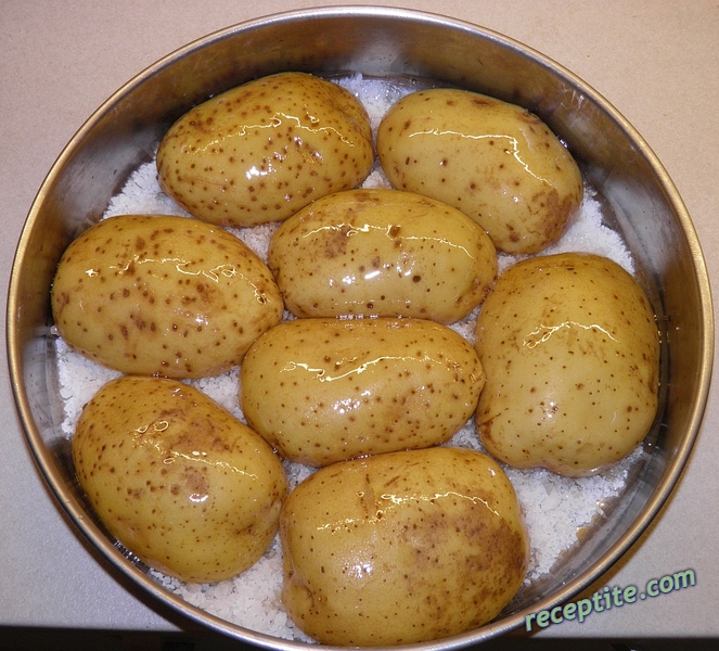 Снимки към Печени картофи върху сол