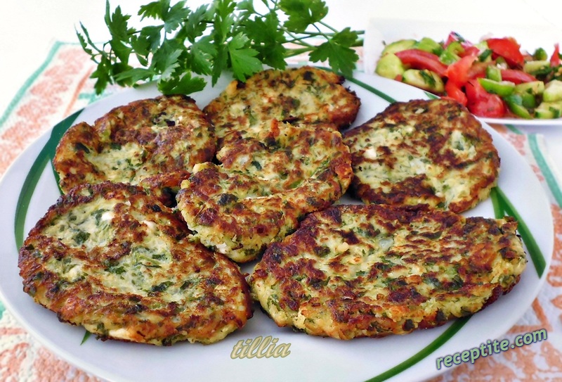 Снимки към Кюфтета с магданоз и тиквички