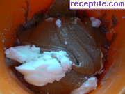 снимка 4 към рецепта Шоколадов сладкиш с лешникова пралина