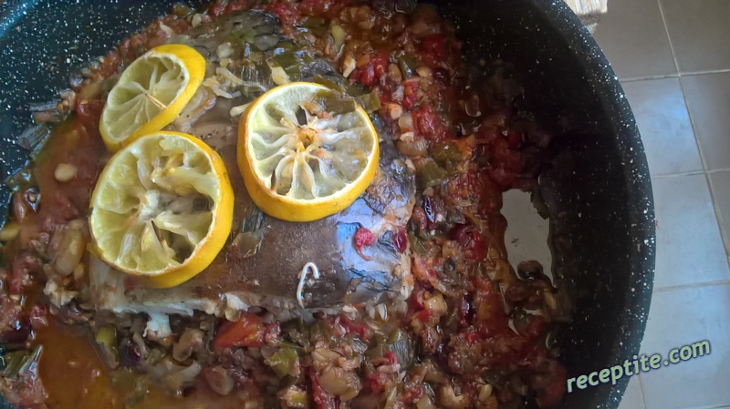 Снимки към Шаран с домати, ядки, боровинки и вино марсала