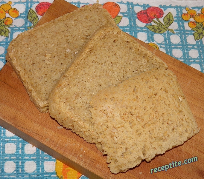 Снимки към Хляб с овесени ядки в домашна хлебопекарна