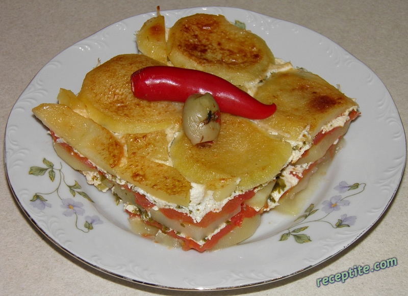Снимки към Картофи на фурна със сирене и заливка