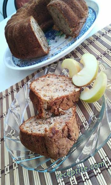 Снимки към Кекс с ябълки и орехи