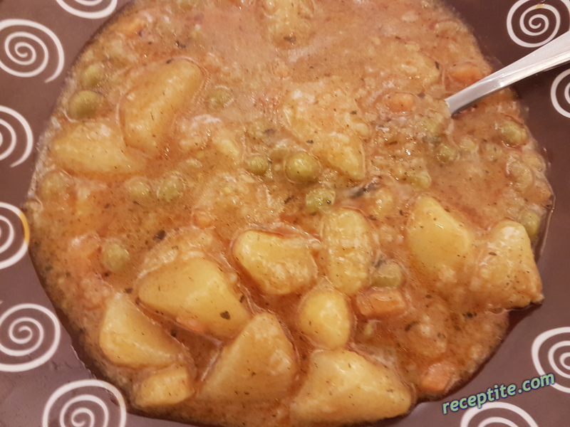 Снимки към Яхния с тиквички, картофи и грах