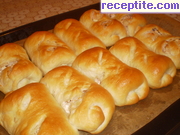 Пухкави хлебчета със сирене, маслини и зехтин
