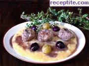 снимка 1 към рецепта Кюфтенца с винен сос, грозде и картофено пюре