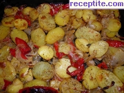 снимка 1 към рецепта Печена наденица с картофи