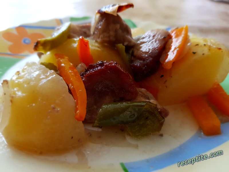Снимки към Свинско с картофи на фурна