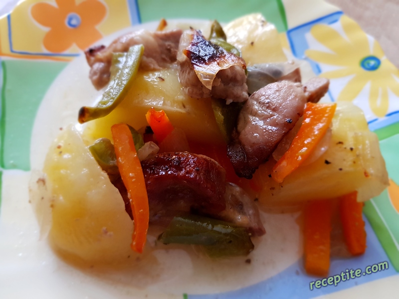 Снимки към Свинско с картофи на фурна