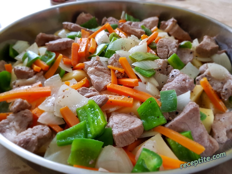 Снимки към Свинско с картофи на фурна