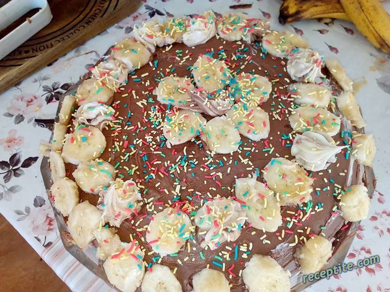 Снимки към Торта с течен шоколад, сметана и банани