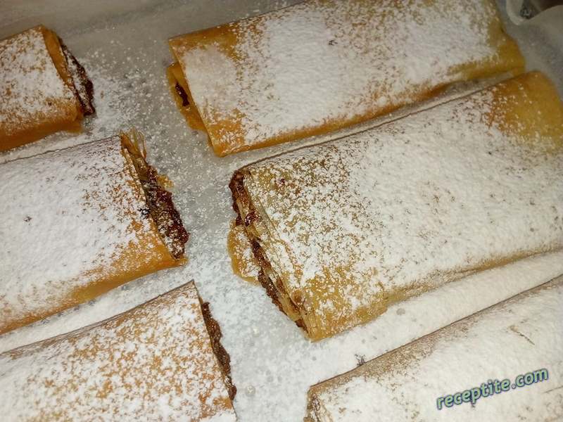 Снимки към Щрудел с ябълки, канела и орехи
