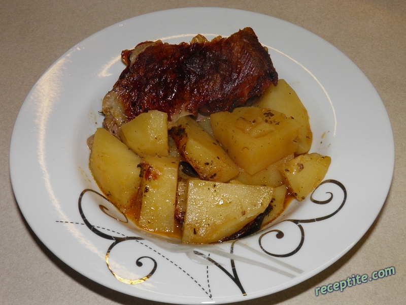 Снимки към Ярешко месо с картофи